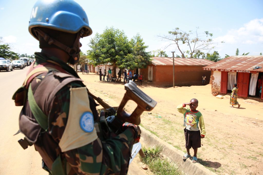 a child saluting and thanking a monusco peacekeeper